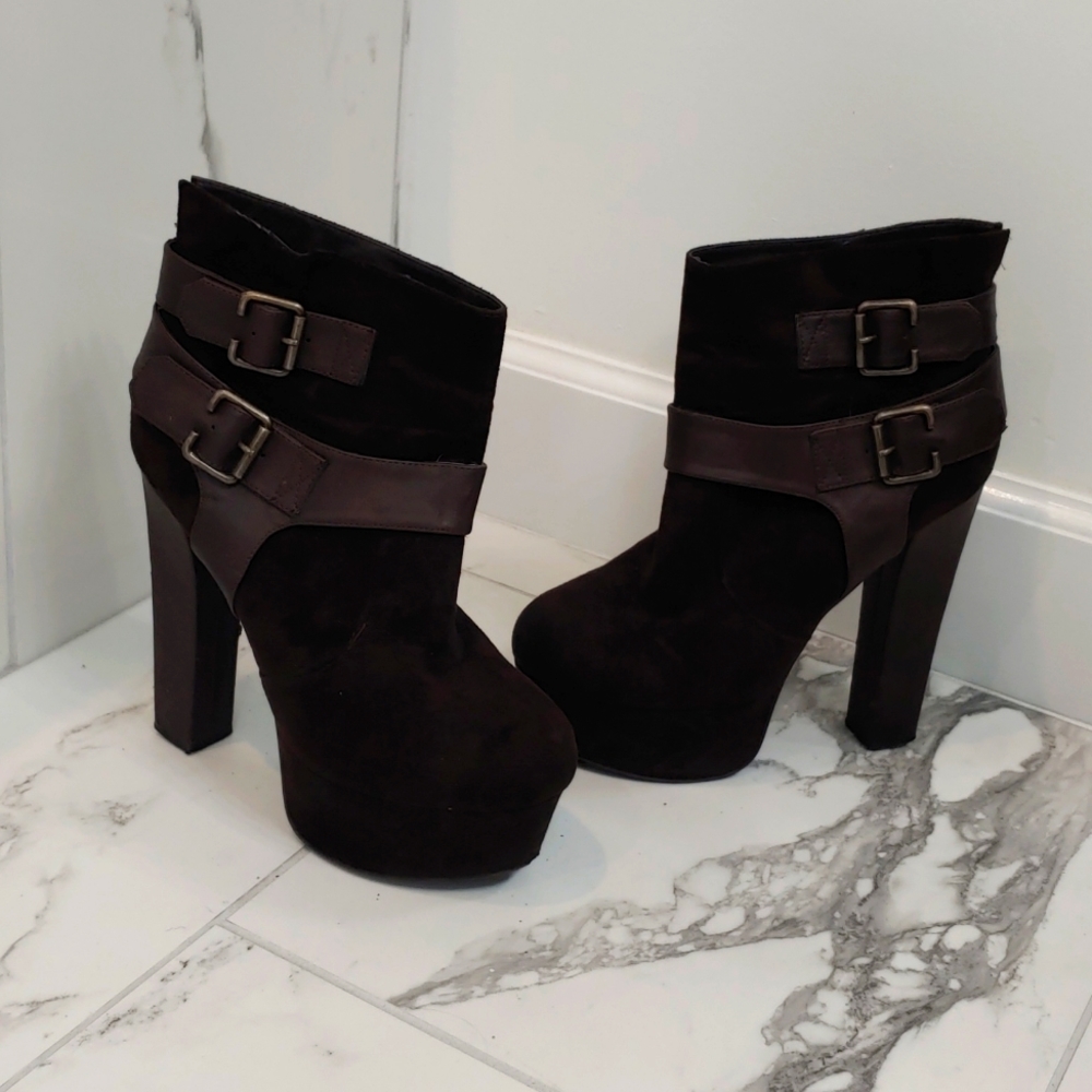 Dark Brown Zigi Soho boots size 7.5 slip on with adjustible buckle 5 inch heals